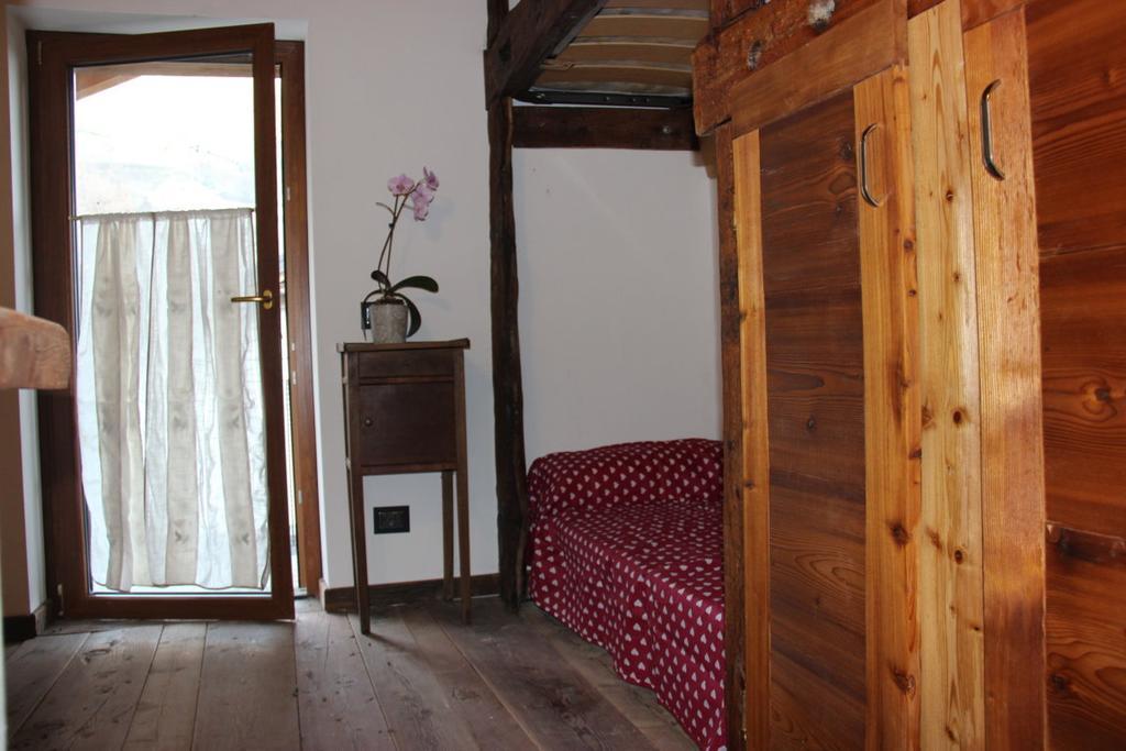 Villa La Tour Nus Szoba fotó