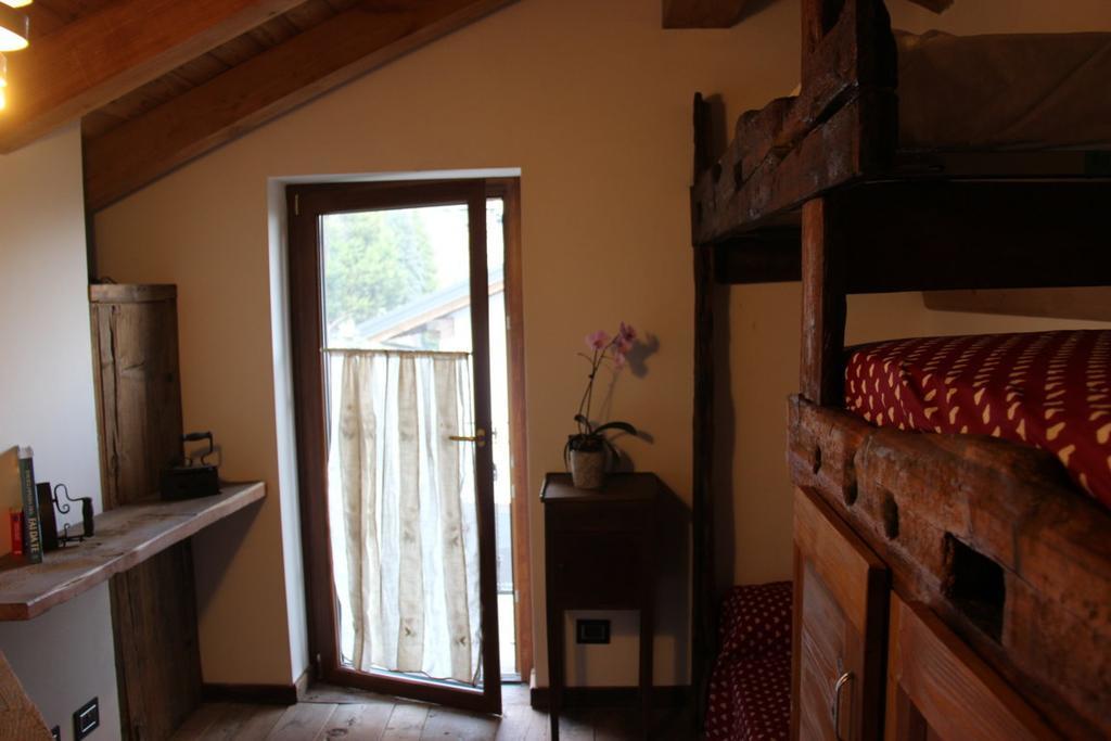 Villa La Tour Nus Szoba fotó